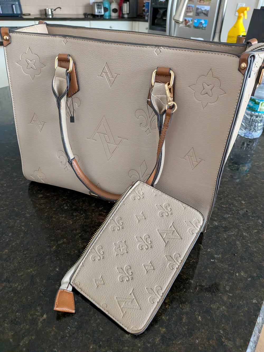 N/A chic cream